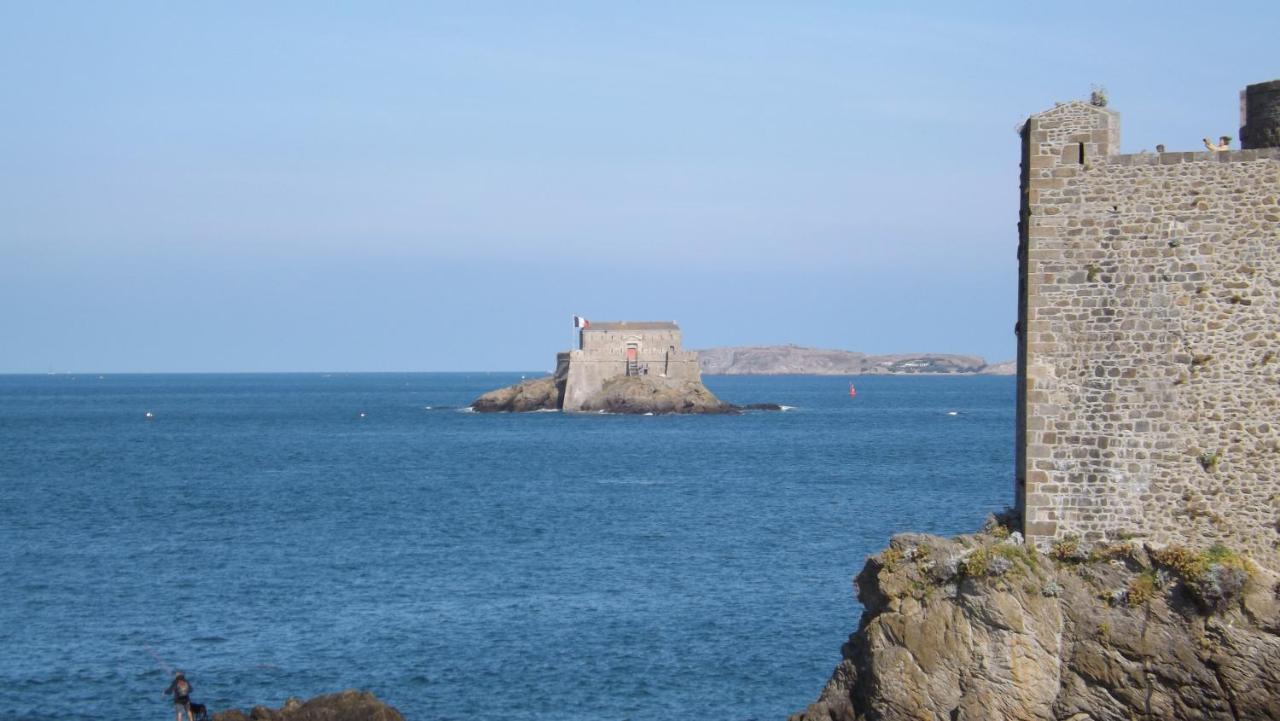 Appartement T2 ,Parking Prive,Terrasse, 10 Mns A Pieds De La Cite Corsaire Et Ses Plages Saint-Malo Exterior photo