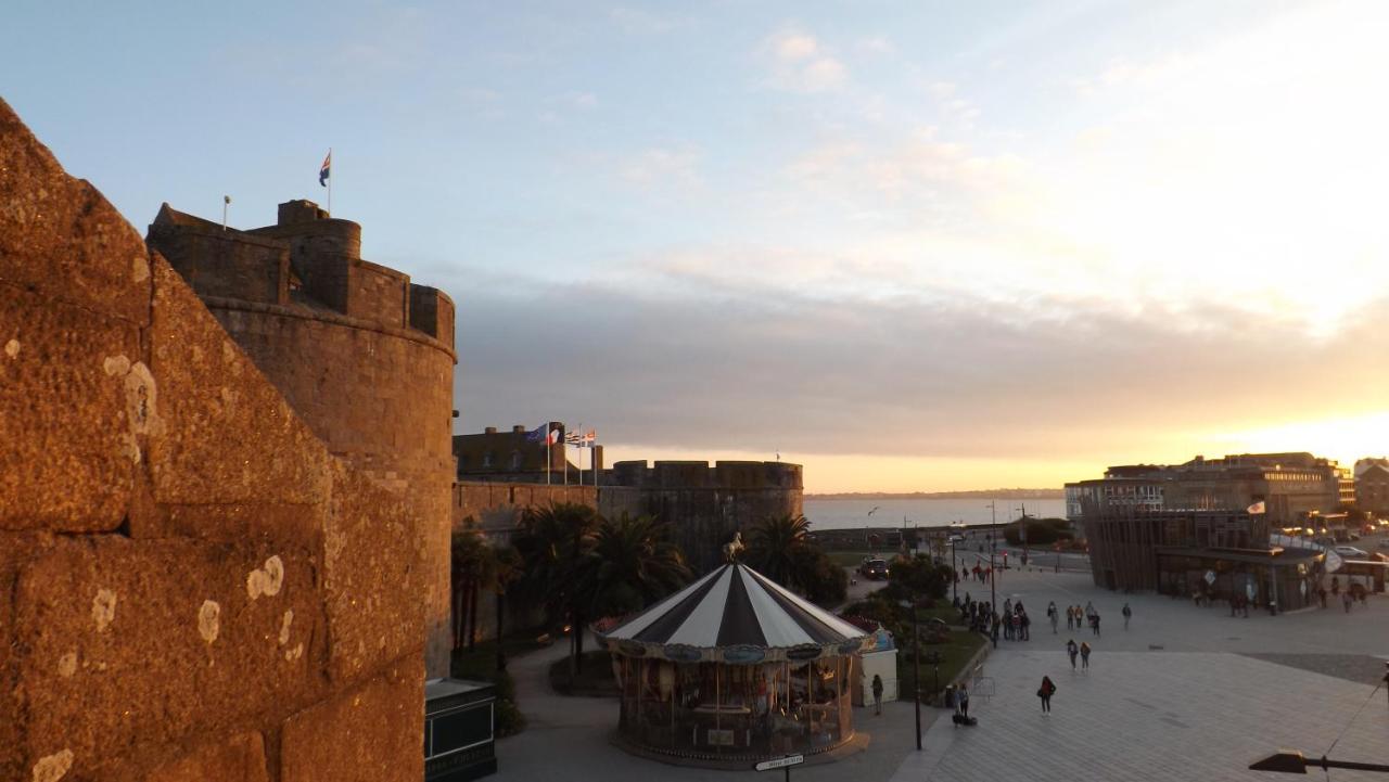 Appartement T2 ,Parking Prive,Terrasse, 10 Mns A Pieds De La Cite Corsaire Et Ses Plages Saint-Malo Exterior photo